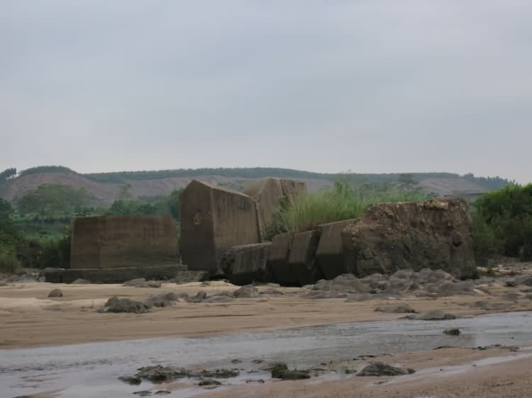 昌化江铁路大桥