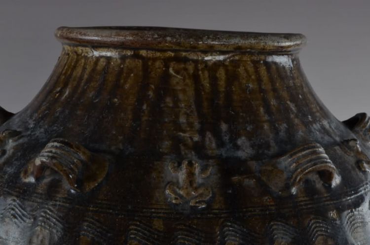 清代褐釉六蛙六耳陶瓮