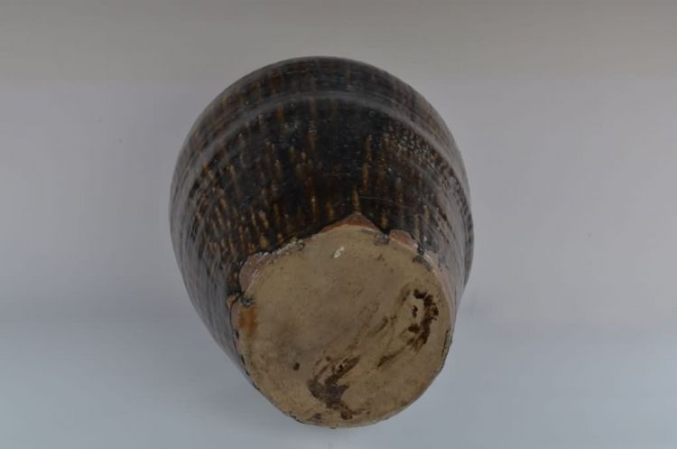 清代褐釉六蛙六耳陶瓮