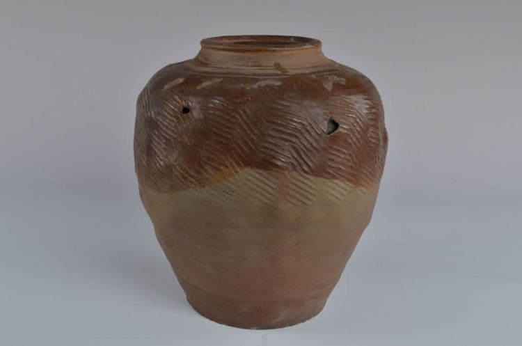 清代褐釉印纹陶罐