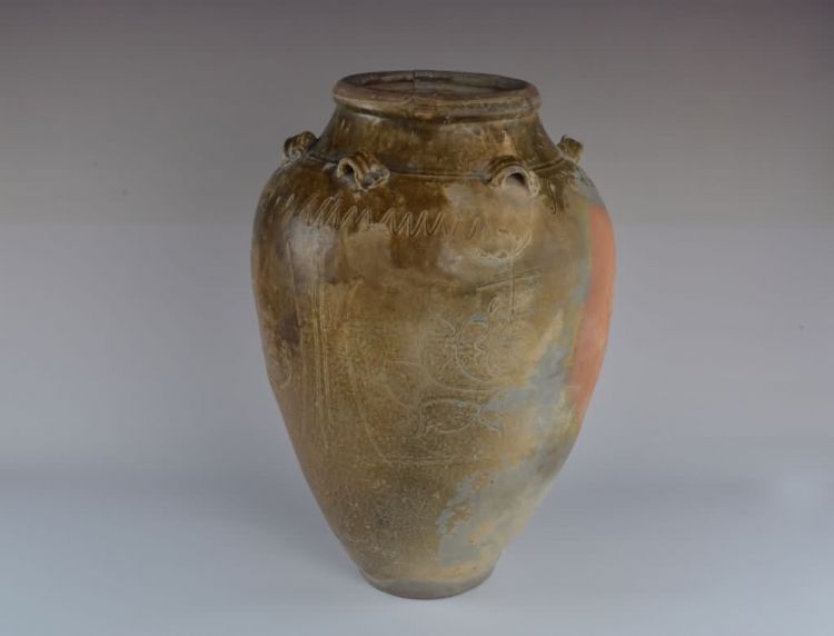 明代青褐釉莲花六耳陶瓮