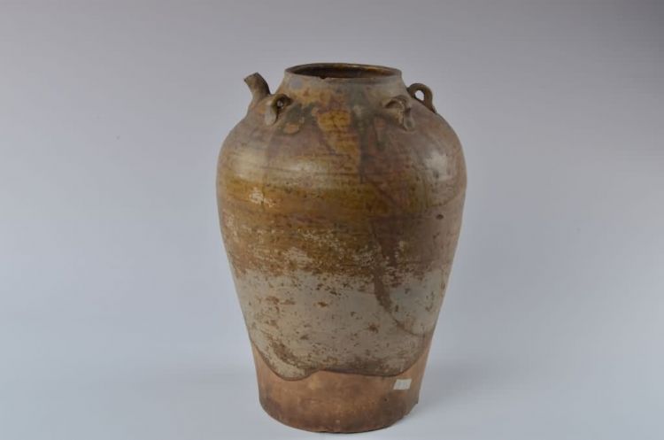 明代黄釉五耳瓷壶