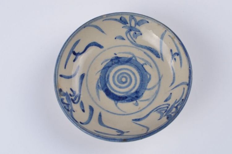 清代青花花草纹瓷碟