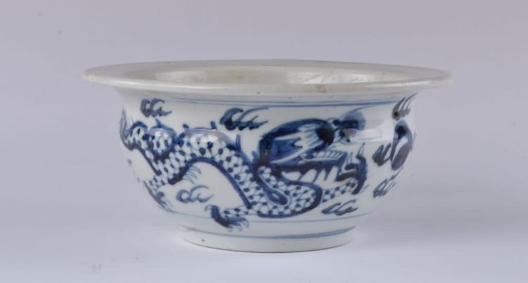 清代青花双龙纹香炉