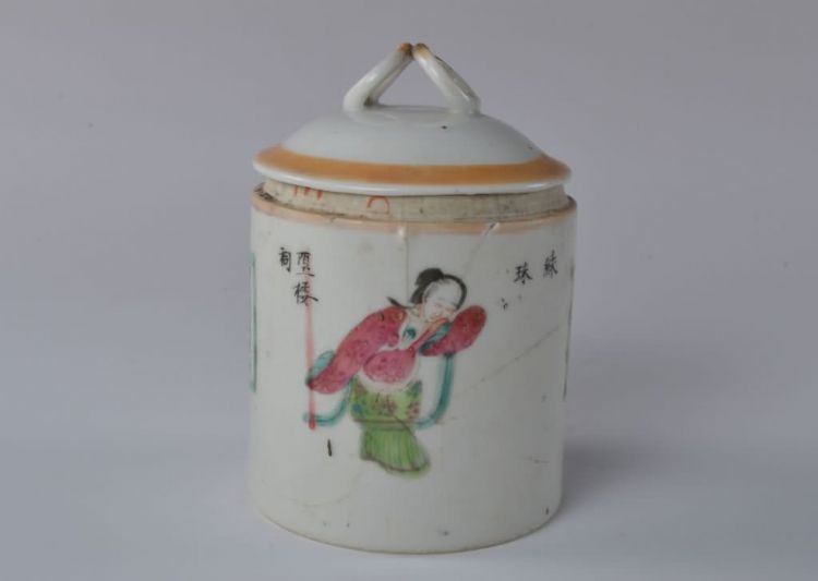 清代五彩人物瓷盖罐