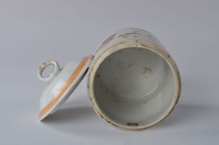 清代五彩人物瓷盖罐