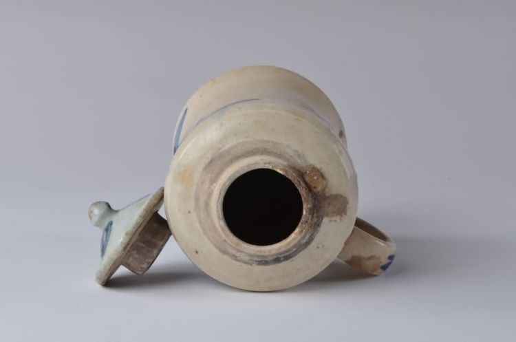 清代青花荷花纹瓷壶