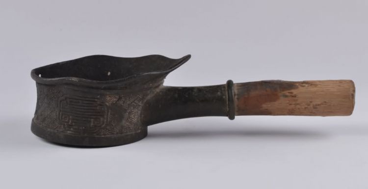 清代木炭铜熨斗