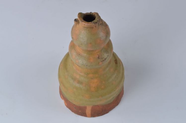 明代青黄釉平底陶烛台