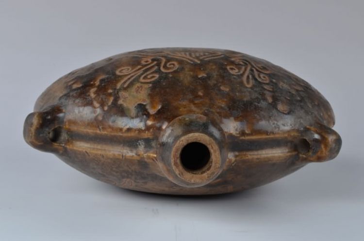 清代褐釉福寿字扁形陶壶