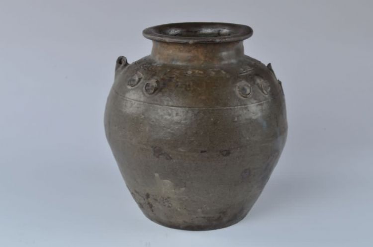 清代褐釉五耳陶壶