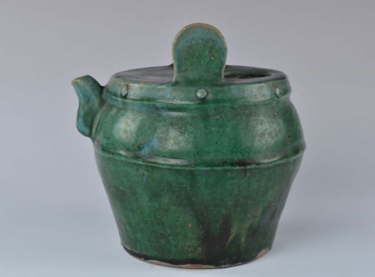 清代绿釉带提梁瓷壶