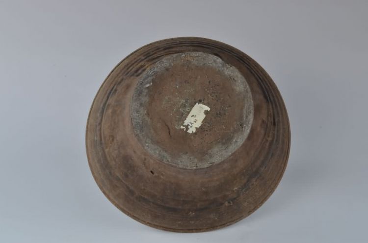 清代褐釉陶盆