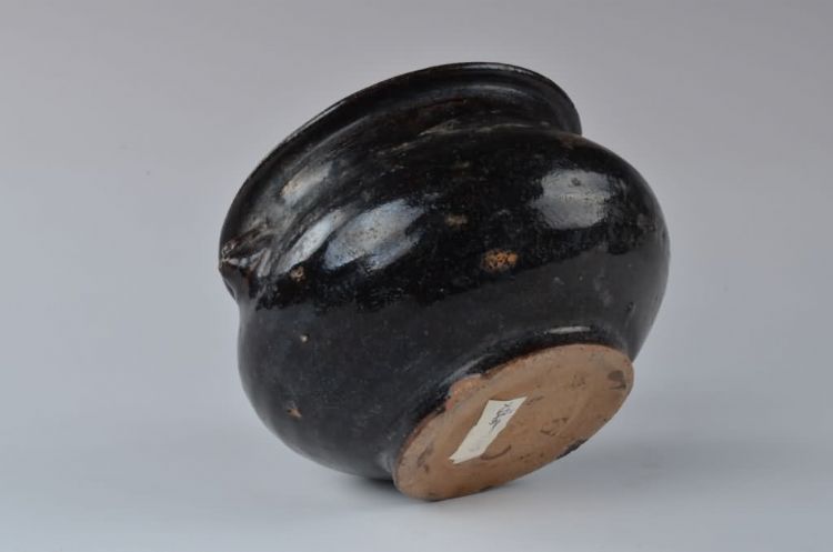 清代黑釉瓷香炉