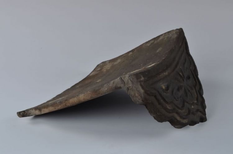 清代菊花纹滴水