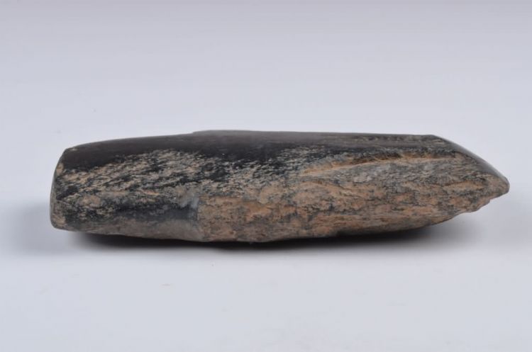 新石器时代上亩洞双肩石锛