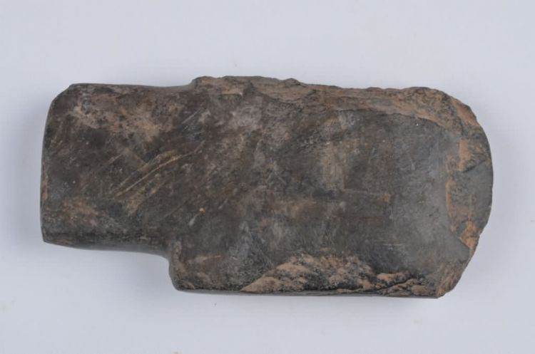 新石器时代上亩洞双肩石锛