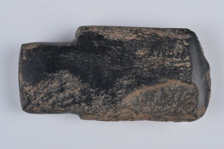 新石器时代上亩洞双肩石锛