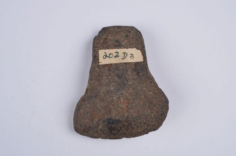 新石器时代白石村下干沟遗址双肩石斧