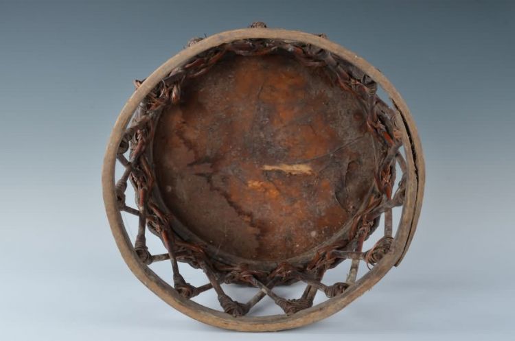 现代黎族鹿皮凳