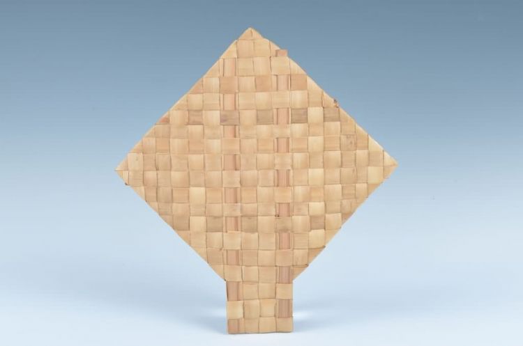 现代黎族篓叶编扇