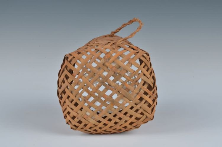 现代黎族竹编菜筐