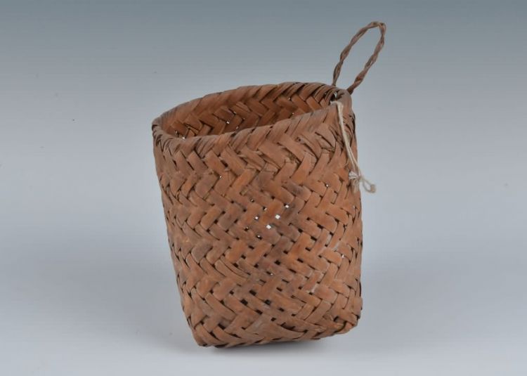 现代黎族竹编箩