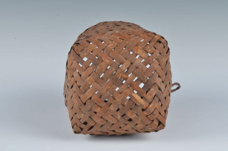 现代黎族竹编箩