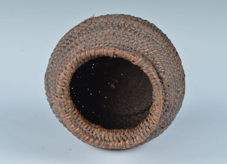 现代黎族藤编针线篓