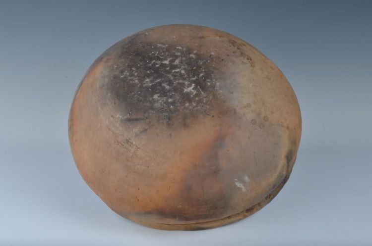 现代黎族泥条盘筑法制作陶罐