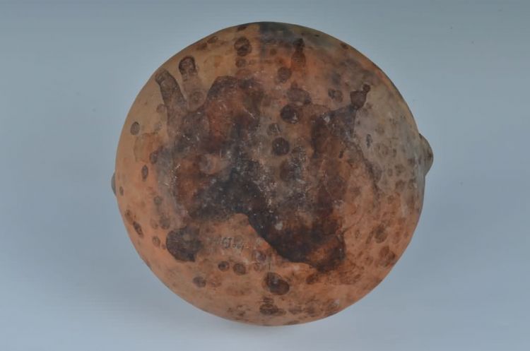 现代黎族泥条盘筑法制作双耳陶罐