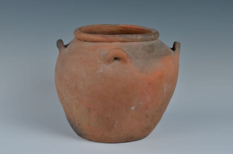 现代黎族泥条盘筑法制作四耳陶罐