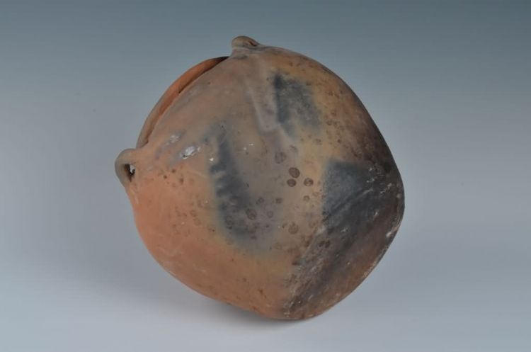 现代黎族泥条盘筑法制作四耳陶罐