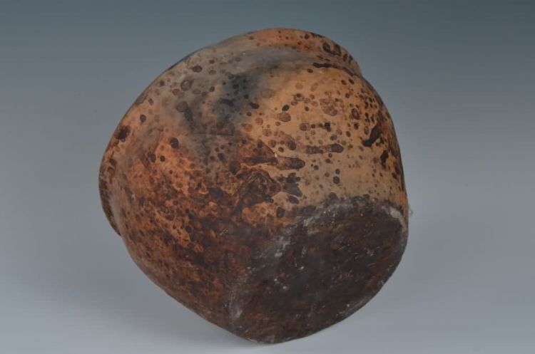 现代黎族泥条盘筑法制作陶罐