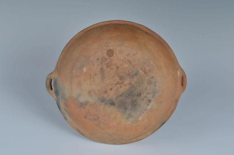 现代黎族泥条盘筑法制作蒸酒陶器