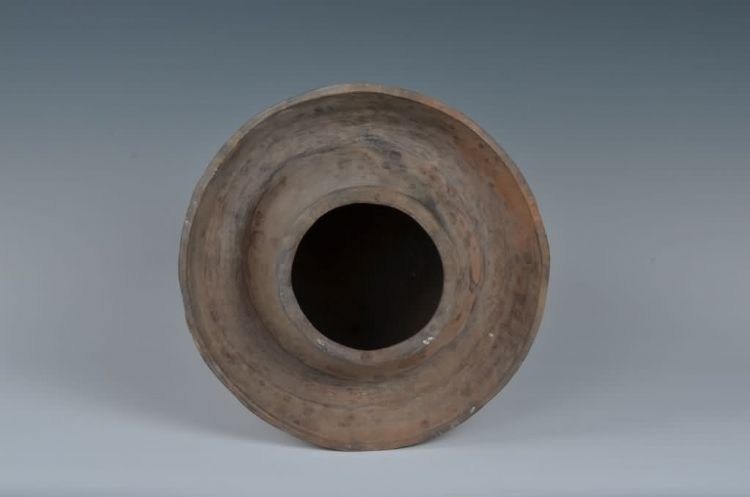 现代黎族泥条盘筑法制作双口陶罐