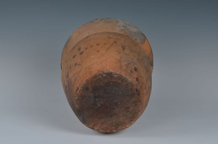 现代黎族泥条盘筑法制作双口陶罐