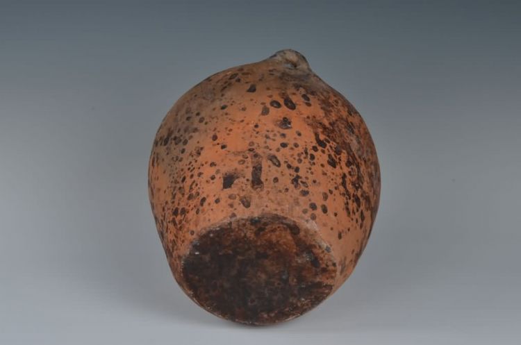 现代黎族泥条盘筑法制作四耳陶罐