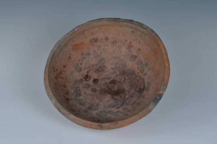 现代黎族泥条盘筑法制作陶盆