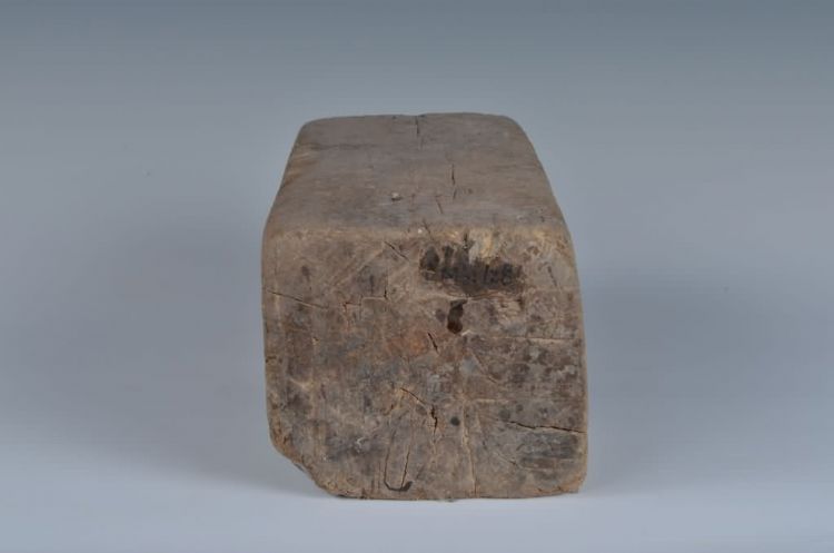 现代黎族独木枕