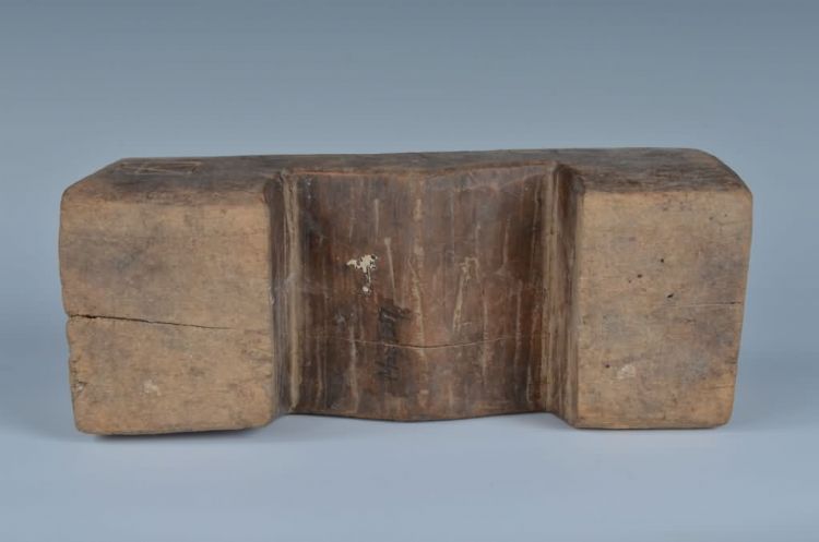 现代黎族独木枕