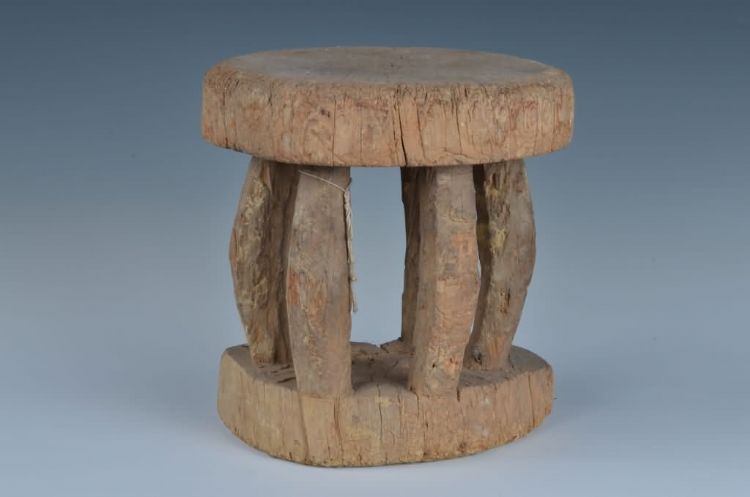 现代黎族多脚独木凳