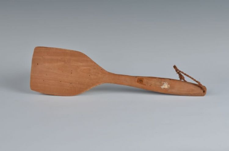 现代黎族独木饭铲