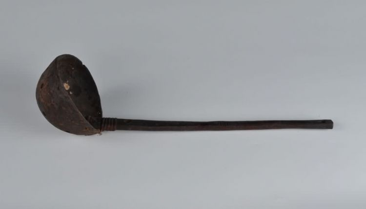 现代黎族椰壳漏勺