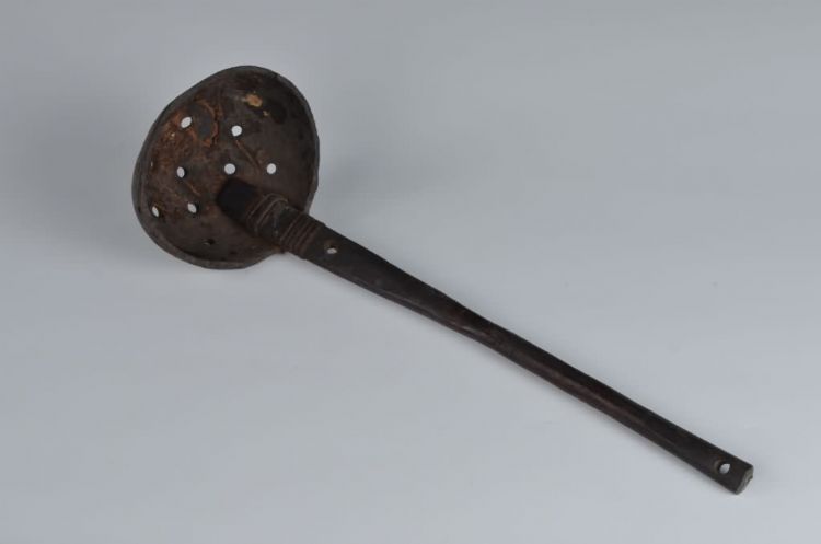 现代黎族椰壳漏勺