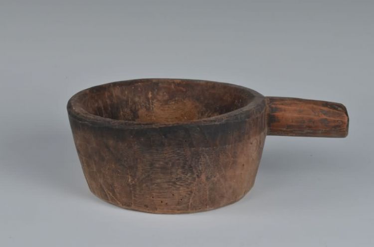 现代黎族带把木臼