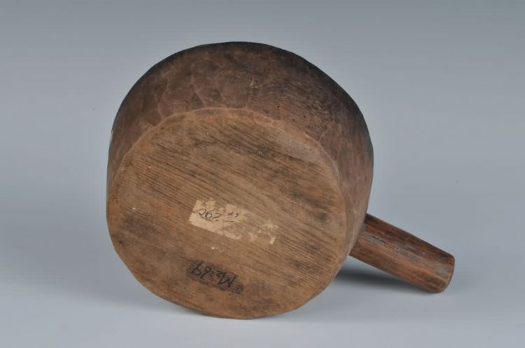 现代黎族带把木臼