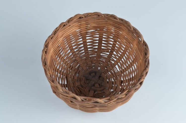 现代黎族竹编虑酒筐