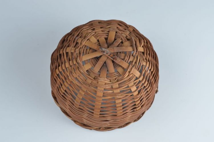 现代黎族竹编虑酒筐