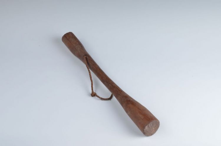 现代黎族舂米木杵